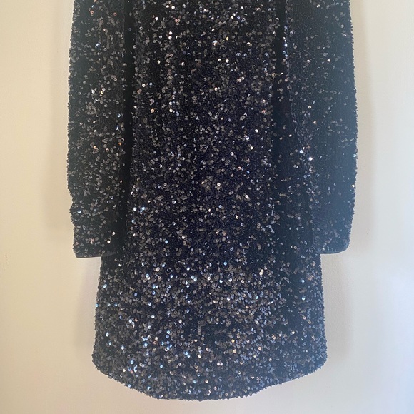 H&M Puff-Sleeved Black Sequin Dress - Picture 4 of 11